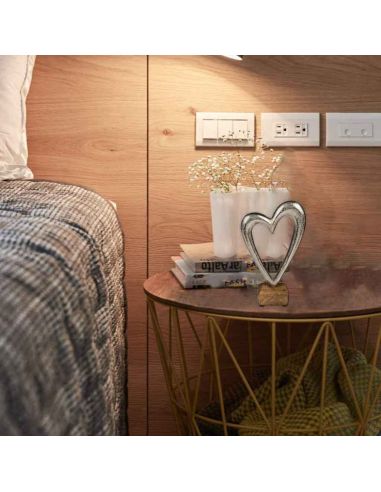 Coeur en Métal sur Socle en Bois / Dimensions : 17 x 11 x 5,5 cm