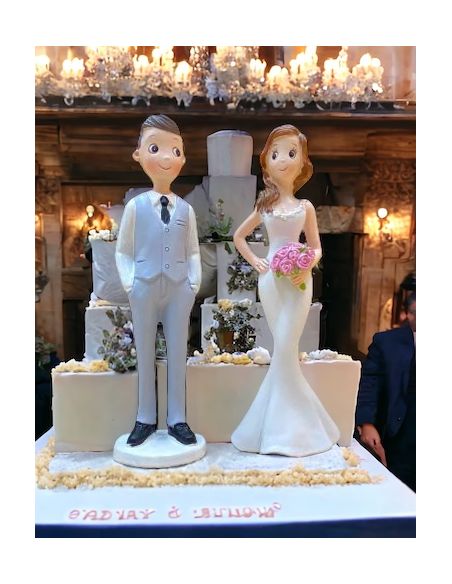 Figurine Couple Jeunes Mariés Homme et Femme en Résine - Dimensions 12 x 7,4 cm