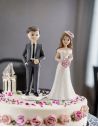 Figurine Couple Jeunes Mariés Homme et Femme en Résine - Dimensions : 12 x 7,4 cm 