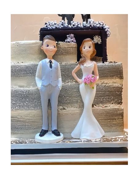 Figurine Couple Jeunes Mariés Homme et Femme en Résine - Dimensions 12 x 7,4 cm