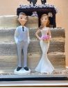 Figurine Couple Jeunes Mariés Homme et Femme en Résine - Dimensions 12 x 7,4 cm