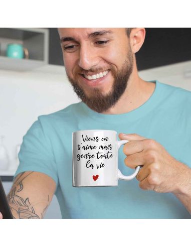 Mug "Viens on s'Aime mais Genre Toute la Vie" - Dimensions : 11,5 x 8 x 9,7 cm