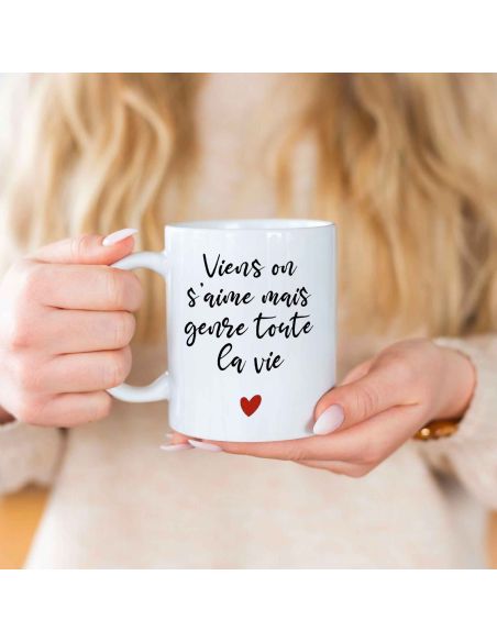 Mug "Viens on s'Aime mais Genre Toute la Vie" - Dimensions : 11,5 x 8 x 9,7 cm