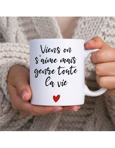 Mug "Viens on s'Aime mais Genre Toute la Vie" - Dimensions : 11,5 x 8 x 9,7 cm