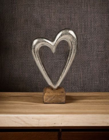 Coeur en Métal sur Socle en Bois / Dimensions : 17 x 11 x 5,5 cm