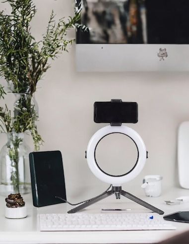 Lampe LED avec Trépied pour Smartphone - Dimensions : 27 x 36 x 50,5 cm