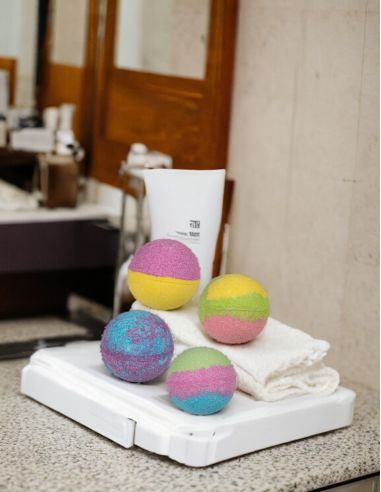 Lot de Quatre Bombes de Bain Pétillantes Fruitées Multi-senteurs