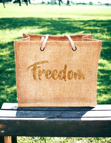 Sac d'Été en Toile de Jute avec Freedom en Sequin / Dimensions : 42 x 34 cm
