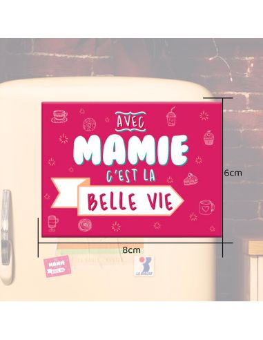 Magnet "Avec Mamie C'est La Belle Vie" - Dimensions : 8 x 6 cm
