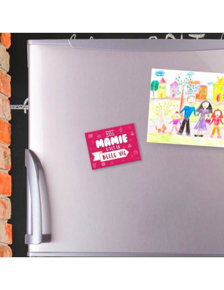 Magnet "Avec Mamie C'est La Belle Vie" - Dimensions : 8 x 6 cm