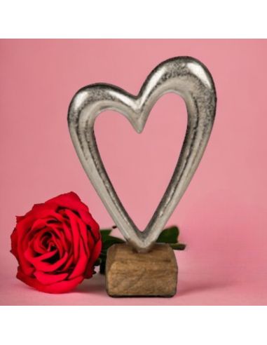 Coeur en Métal sur Socle en Bois / Dimensions : 17 x 11 x 5,5 cm