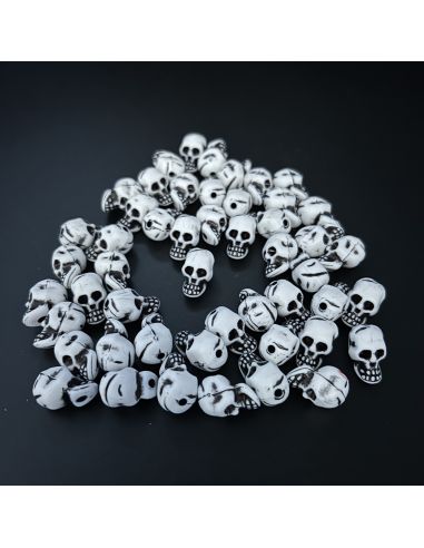 Lot de 50 Perles Mini Crânes en Plastique Halloween
