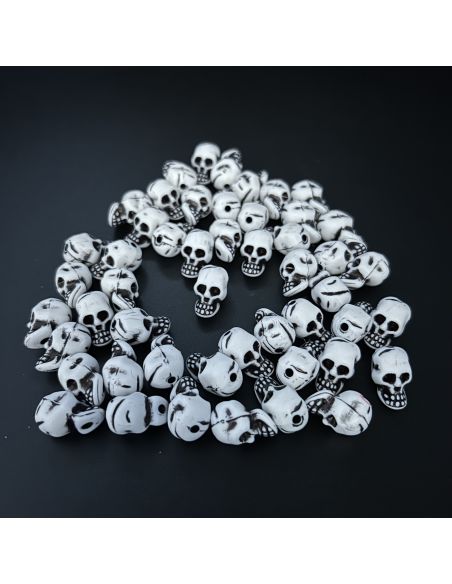 Lot de 50 Perles Mini Crânes en Plastique Halloween