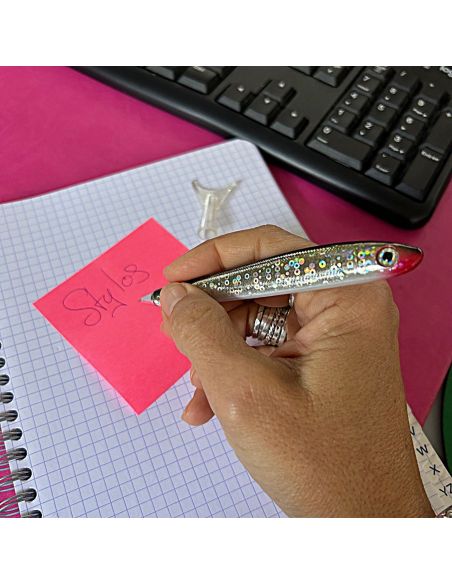 Accessoires de Bureau / Stylo à Bille Poisson / Modèle Aléatoire / Dimensions : 14 x 1 cm