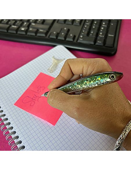 Accessoires de Bureau / Stylo à Bille Poisson / Modèle Aléatoire / Dimensions : 14 x 1 cm