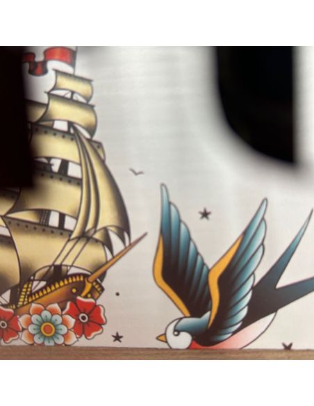 Tirelire en Bois et Verre " Tattoo Fund " - Dimensions : 18 x 18 x 7 cm - Disponible en 2 Modèles