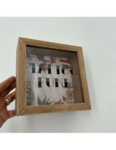 Tirelire en Bois et Verre " Tattoo Fund " - Dimensions : 18 x 18 x 7 cm - Disponible en 2 Modèles