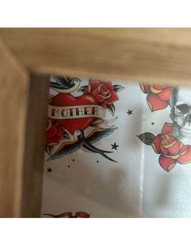 Tirelire en Bois et Verre " Tattoo Fund " - Dimensions : 18 x 18 x 7 cm - Disponible en 2 Modèles