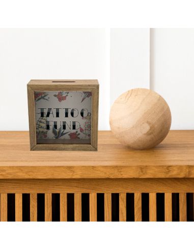Tirelire en Bois et Verre " Tattoo Fund " - Dimensions : 18 x 18 x 7 cm - Disponible en 2 Modèles