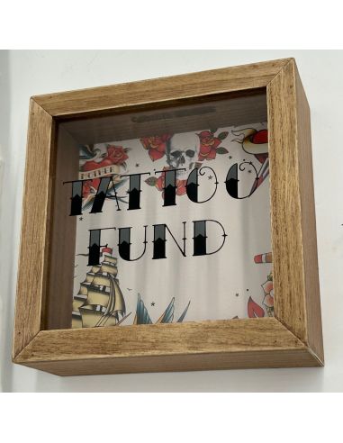 Tirelire en Bois et Verre " Tattoo Fund " - Dimensions : 18 x 18 x 7 cm - Disponible en 2 Modèles