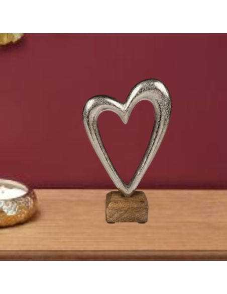 Coeur en Métal sur Socle en Bois / Dimensions : 17 x 11 x 5,5 cm
