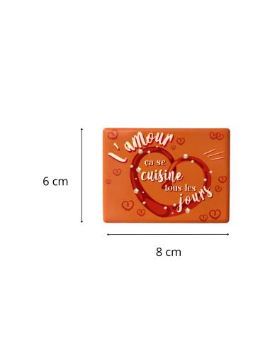 Magnet Saint Valentin "L'Amour ça se Cuisine Tous les Jours " - Dimensions : 8 x 6 cm