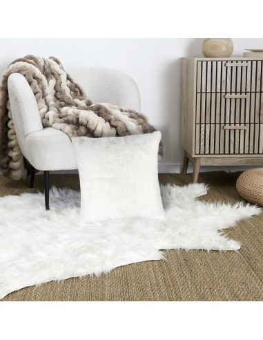 Tapis Imitation Fourrure "effet Peau de Bête " Blanc : L.158 x l. 120 x H.2 cm