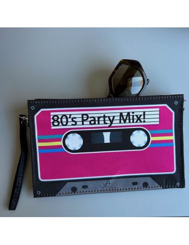 Sac à Main ou Pochette Rétro Cassette Audio Année 80'S - Dimensions : 24 x 15 x 2,5 cm