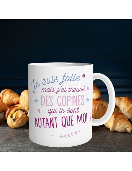 Mug “Je suis folle et fière de mes copines” – Mug humoristique 300 ml en céramique