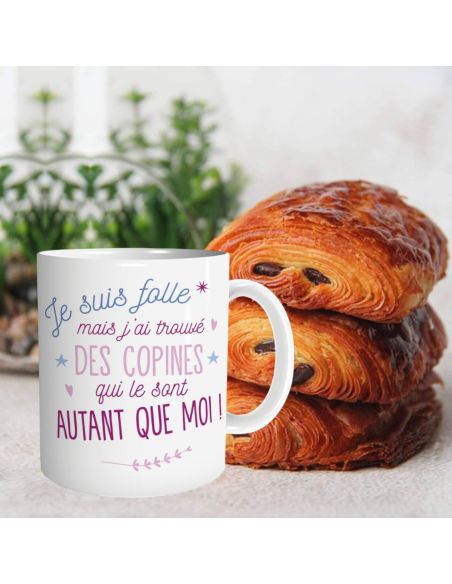 Mug “Je suis folle et fière de mes copines” – Mug humoristique 300 ml en céramique