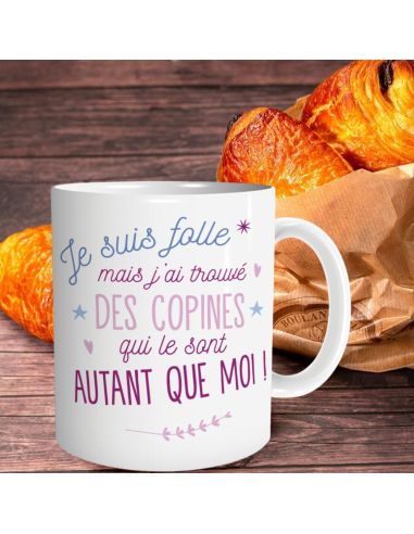 Mug “Je suis folle et fière de mes copines” – Mug humoristique 300 ml en céramique