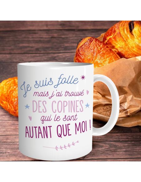 Mug “Je suis folle et fière de mes copines” – Mug humoristique 300 ml en céramique