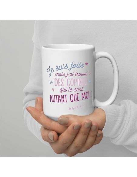 Mug “Je suis folle et fière de mes copines” – Mug humoristique 300 ml en céramique