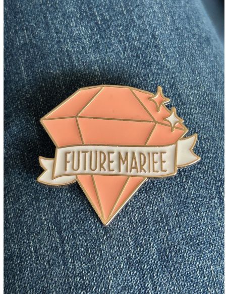 Broche EVJF "Future Mariée" - Dimensions : 4,5 x 5 cm