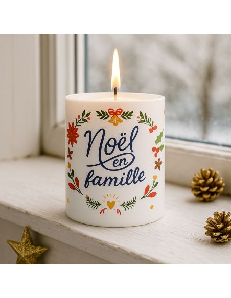 Bougie Ronde Parfumée " Noël en Famille " - Dimensions : 8 x 8 x 9,5 cm