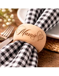 Rond de serviette en bois naturel artisanal gravé "Mamie" – Design épuré 2