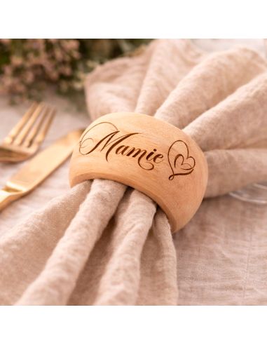 Rond de serviette en bois naturel artisanal gravé "Mamie" – Design épuré