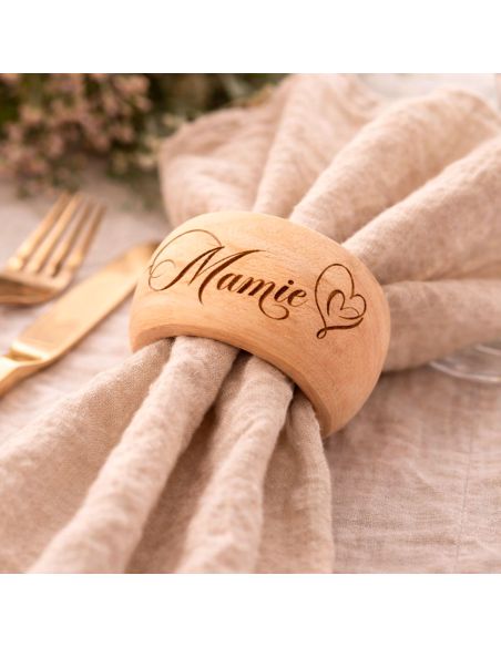 Rond de serviette en bois naturel artisanal gravé "Mamie" – Design épuré