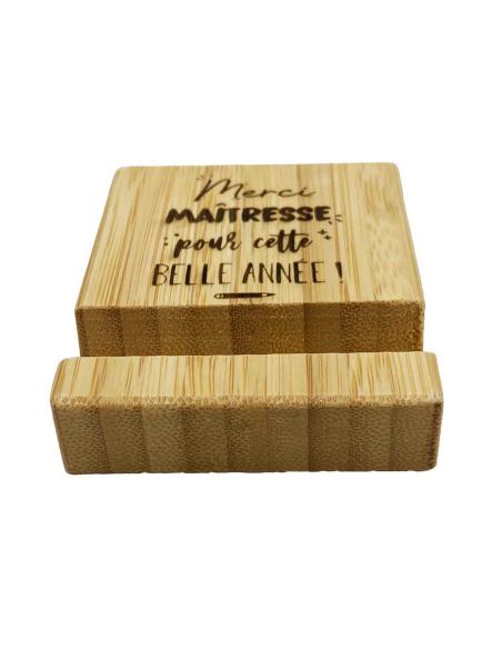 Cadeau Maître et Maîtresse Fin d'Année – Support Téléphone en Bambou Gravé "Merci pour cette belle année"